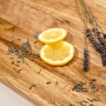 Éclat naturel vs produits chimiques : quel choix pour votre peau ?